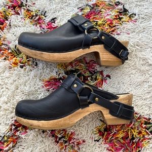 No. 6 Black Leather Clogs with Buckle (Size 40 l 9 US)